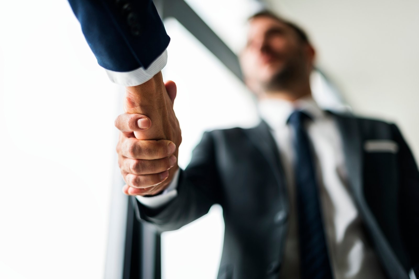 Reunión de trabajo entre consultores de CEFEM y su cliente
